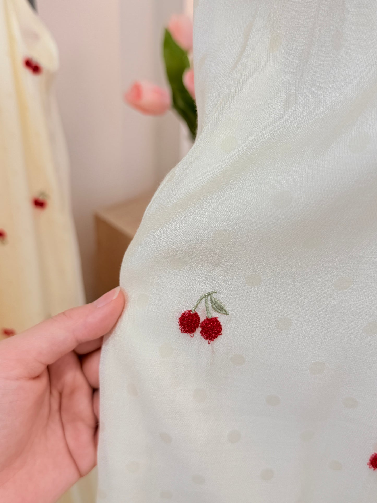 🍒さくらんぼ刺繍×ドット柄 ノースリーブギャザーワンピース